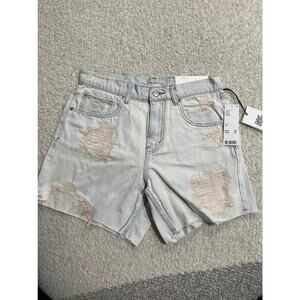 NWT BDG Women's Size 26 Dropped Rise Distressed Denim Short light wash Blue